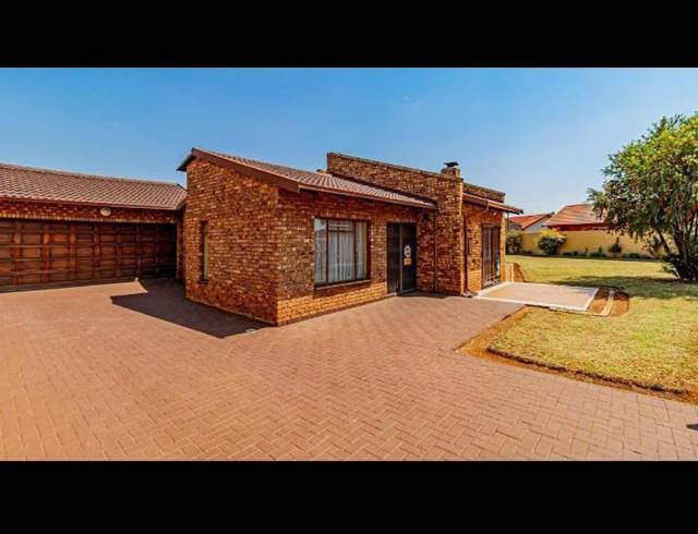 4 BEDROOM HOUSE FOR SALE IN SPRUIT VIEW
